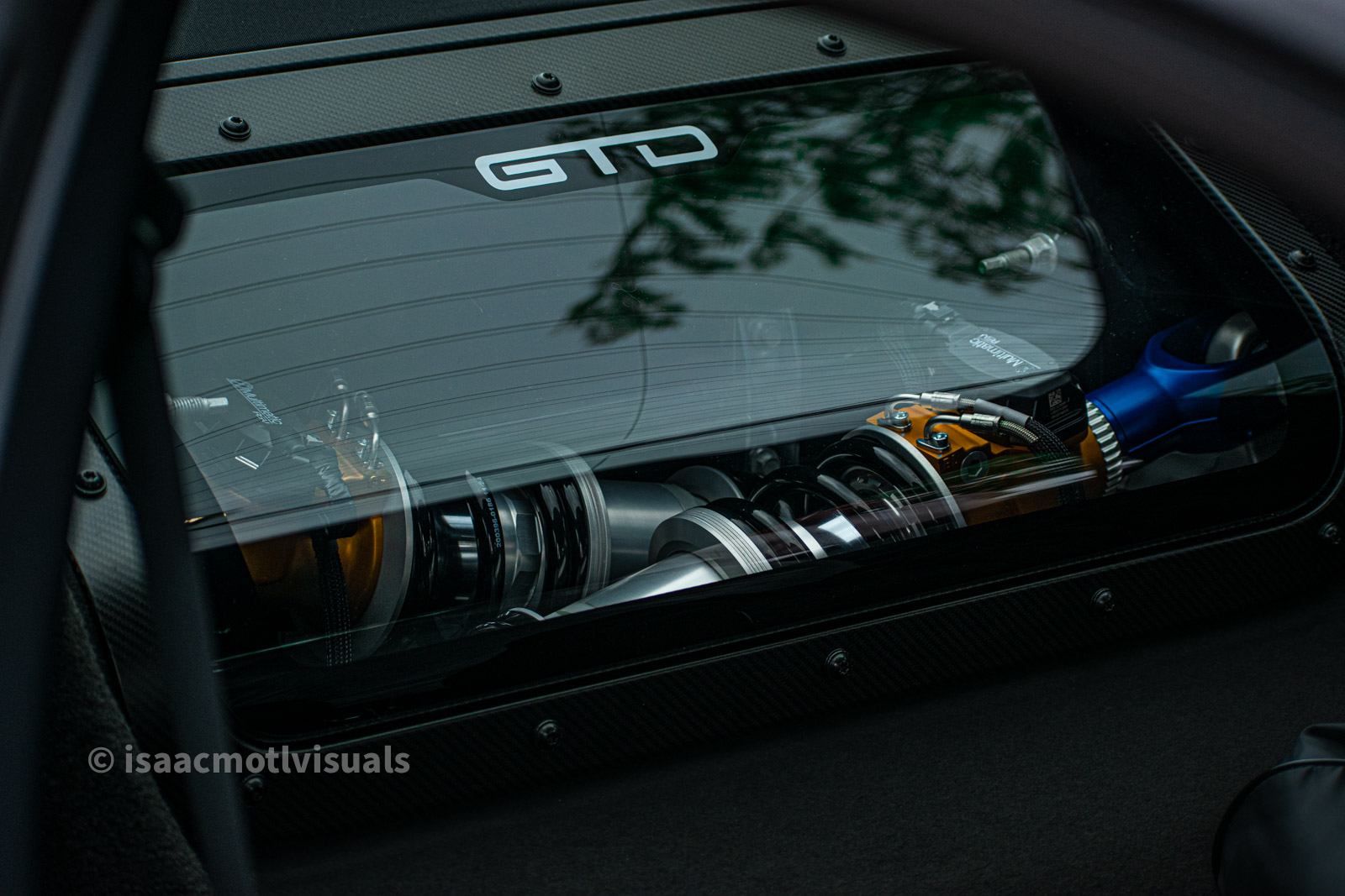 Car photograph by Isaac Motl